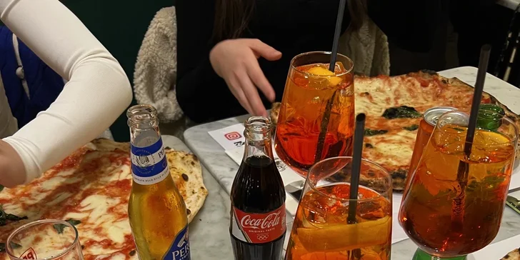 Navštívite aj ikonickú pizzériu, ktorú môžete poznať z filmu „Jesť, meditovať, milovať“ s Juliou Roberts.

