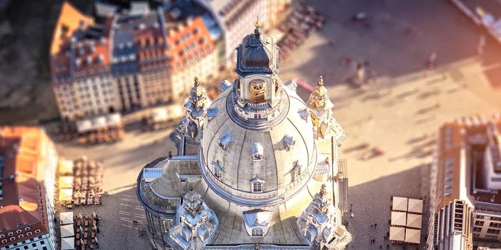 Pokud stojíte o nezapomenutelný výhled na celé město Drážďany, vystoupejte až na vrchol vyhlídkové věže Frauenkirche.