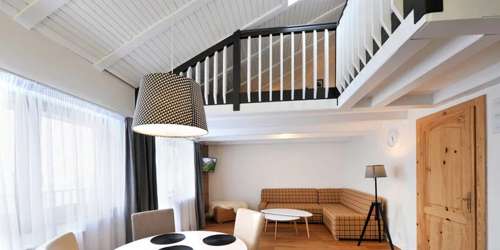 APARTMÁN TYP B 3+2: Mezonetový apartmán pozostáva z 2 miestností: 1 x spálňa pre 2 osoby, 1x otvorená izba pre 1 osobu, obývacia miestnosť s rozkladacou pohovkou, kuchynský kút s vybavením, sprcha, WC, TV.