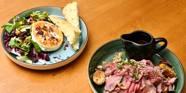 Vaše chuťové pohárky oblaží i grilovaný kozí sýr a hovězí roastbeef s pepřovou omáčkou. 