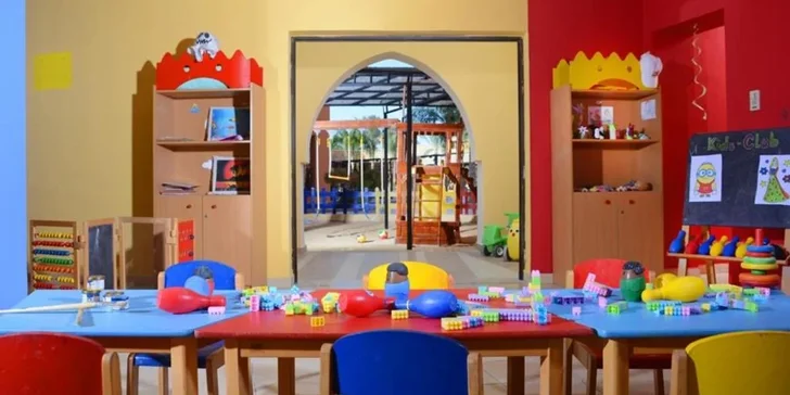 Pro děti je tady miniklub a hřiště.