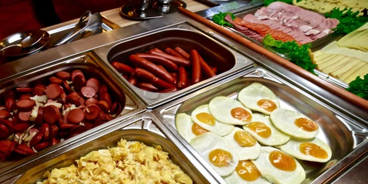 Kráľovská hostina zahŕňa slané aj sladké pochúťky.