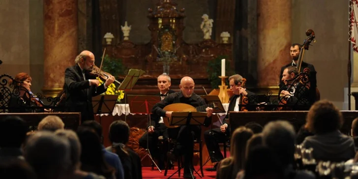 Letní festival klasické hudby v barokním kostele v centru Prahy