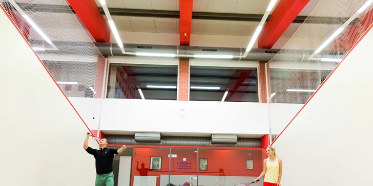 Zahrát si můžete squash, bowling, tenis či plážový volejbal. 