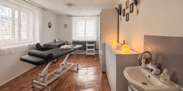 Na výběr je masáž relaxační, kombinace s Reiki i baňkování.