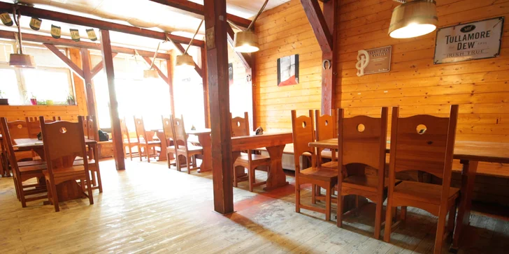 Restaurace je kousek od tramvajové zastávky Josefa Kotase.