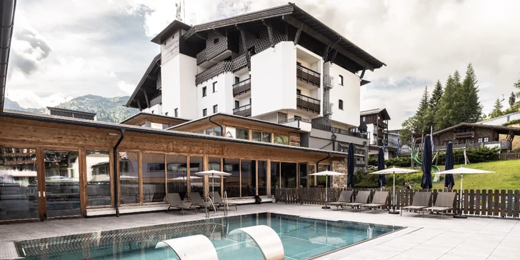 Ve wellness si na ploše 1 700 m² užijete krytý, vyhřívaný venkovní i dětský bazén. 