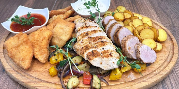 Prkno plné masa včetně příloh i omáček v nádherné restauraci Nábřežní terasy