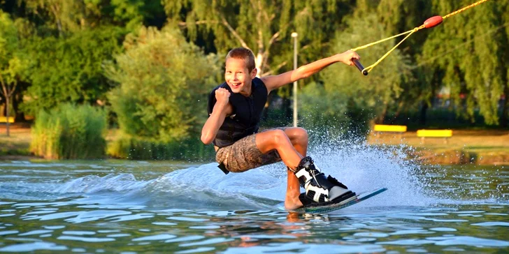 Vodné lyžovanie v Trixen parku na košickom sídlisku Nad Jazerom