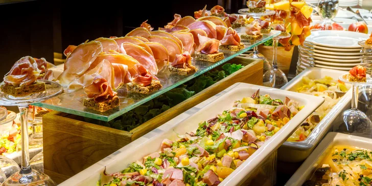 V restauraci ochutnáte i mořské plody a chorvatské speciality. 