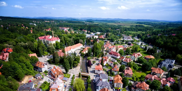 Vydejte se na procházku lázeňským městem nebo zdolejte Stolové hory. 
