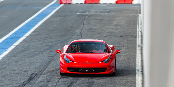 FERRARI 458 ITALIA