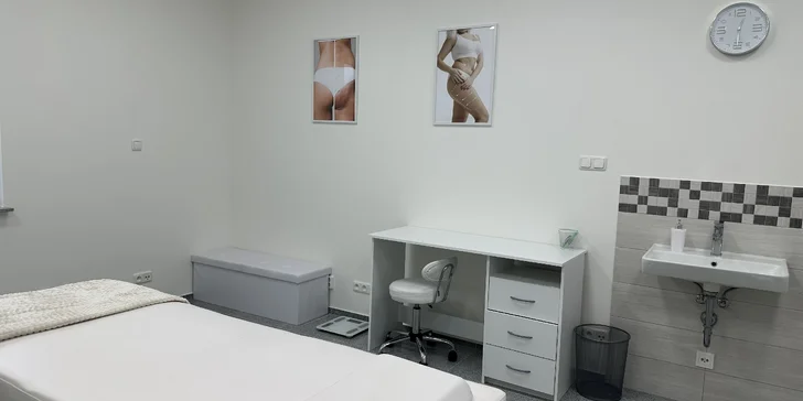 Na výběr je EMS Bodysculpt a LPG lipomasáž. 