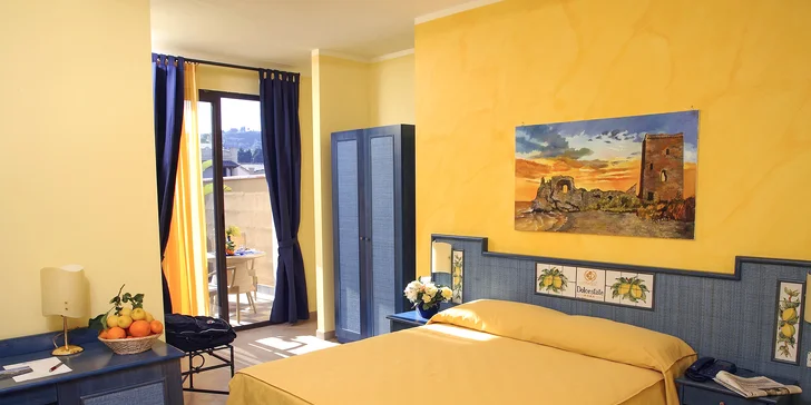 Na výběr jsou pokoje Standard či Superior, případně apartmán.