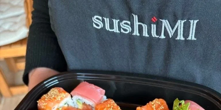 Sami si připravíte hned několik druhů sushi – temaki kornouty, hosomaki, uramaki i klasické maki. 