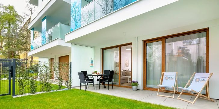 Apartmány Seaside White & Blue se nachází jen kousek od písčité pláže. 