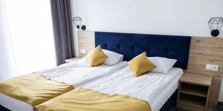Apartmán sa skladá zo samostatnej spálne a obývacej izby s rozkladacou pohovkou pre dvoch.
