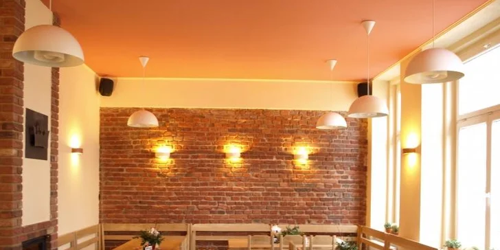 Zlatá Koruna je příjemná nekuřácká restaurace.