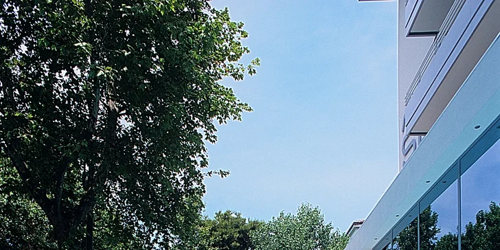 Ležadlá a slnečníky sú k dispozícii zadarmo.