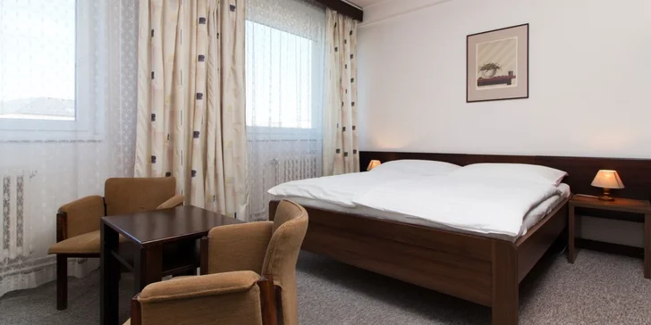 Čeká vás ubytování v centru města v hotelu Merkur.