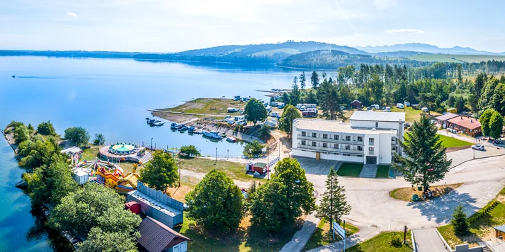 Moderný hotel priamo na brehu Oravskej priehrady s polpenziou