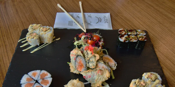 Sushi set s 24 kousky vám představí čtyři různé druhy. 