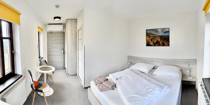 V malebné obci Hřensko vás uvítá resort Mezná.
