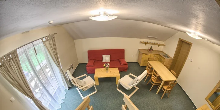 Mezonetový rodinný apartmán je jako stvořený pro větší skupiny.