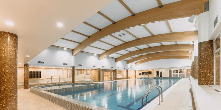 K vodním radovánkám a relaxu se dostanete každý den na 60 nebo 90 min., v nabídce jsou i varianty s neomezenými vstupy nebo zcela bez wellness, pokud vás neláká. 