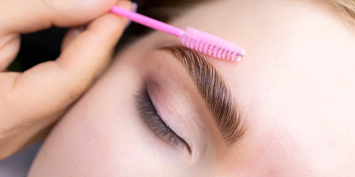 V tomto salonu si dopřejte lash lifting nebo laminaci obočí.