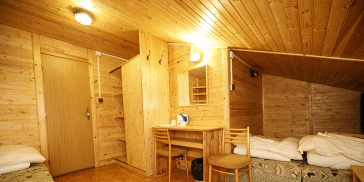 Svačinku si připravíte v základně vybavené kuchyňce (lednice, mikrovlnka, rychlovarná konvice, nádobí, není zde vařič).