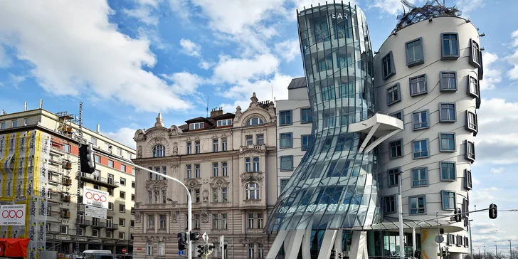Dancing House Hotel a Ginger & Fred restaurace v Tančícím domě