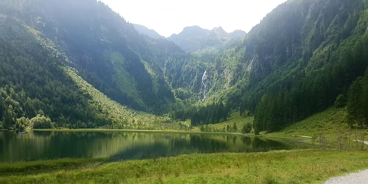 Voucher se vztahuje na pronájem celého apartmánu, děti cestují v rámci voucheru (na fotografii Schladming-Bodensee).