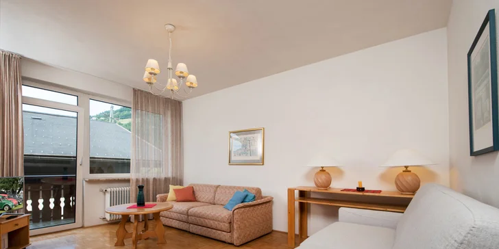 Balkon o velikosti 6 m² s výhledem na hory je skvělým bonusem.