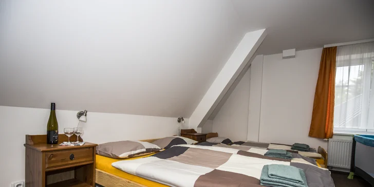 Po celodenním výletu na vás čekají pohodlná lůžka s kvalitními matracemi pro klidný spánek. 