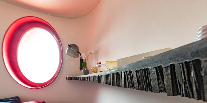Ložnice s královskou dubovou postelí z Novohradských hor a matrací na míru zajistí odpočinek a relax i po tom nejnáročnějším dni.