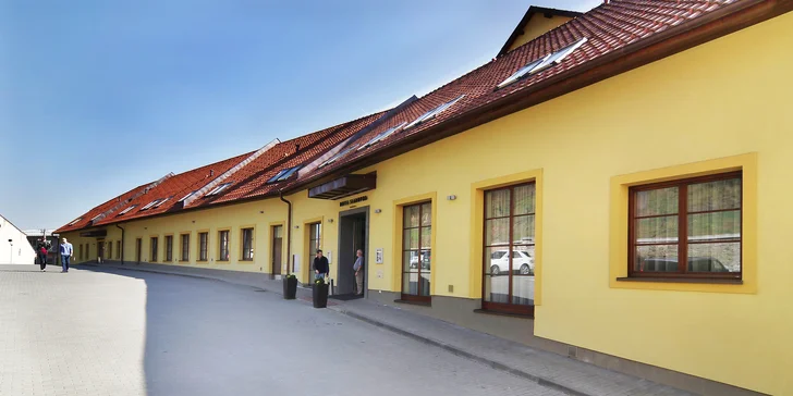 Depandance s hotelem přímo sousedí. Je tu celkem 10 příjemných pokojů. 