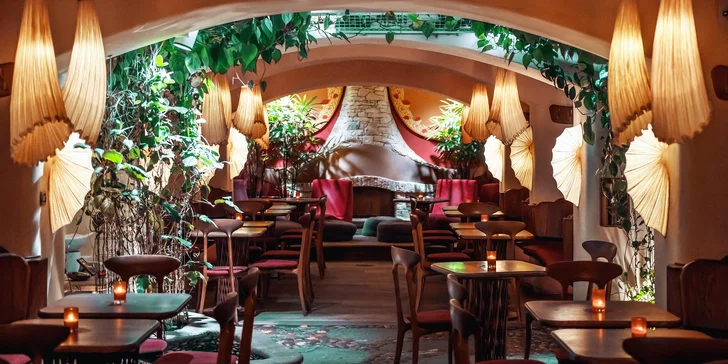 Tříchodové vegetariánské menu pro dva: paštika z tofu nebo guacamole, quesadilla či kari i sladká tečka