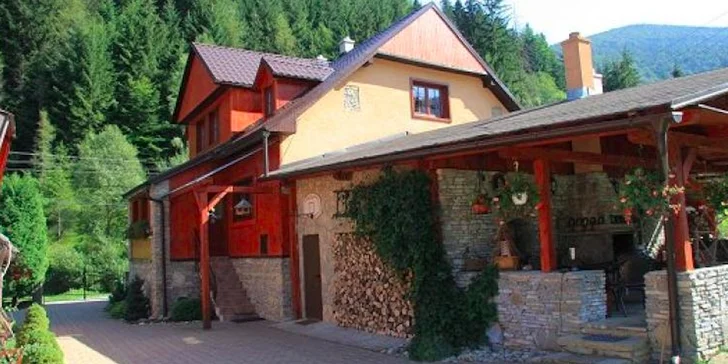 Pobyt v Zázrivskom dvore s polpenziou, privátnym mini wellness a výhľadom na Rozsutec