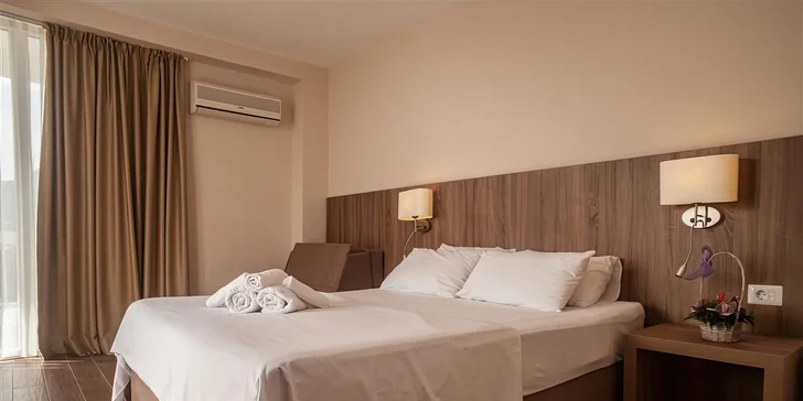 Ustláno budete mít v moderním dvoulůžkovém pokoji o rozloze cca 25 m². 