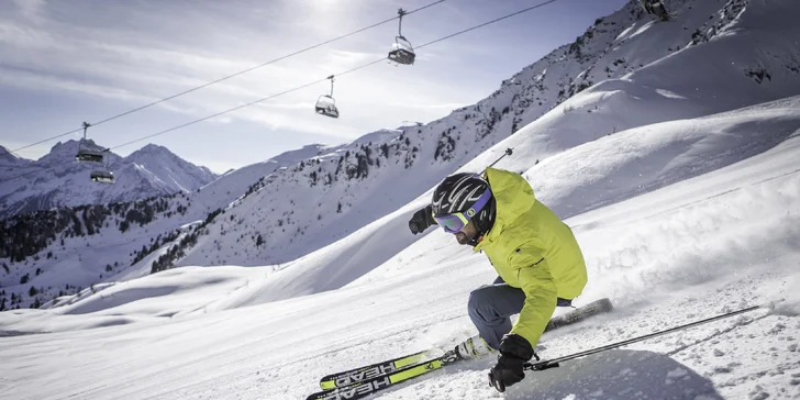 Přímo před hotelem staví skibus, který vás sveze na Kronplatz.

