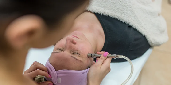 Pri diamantovej mikrodermabrázii bude vaša pleť ošetrená špeciálnou diamantovou koncovkou