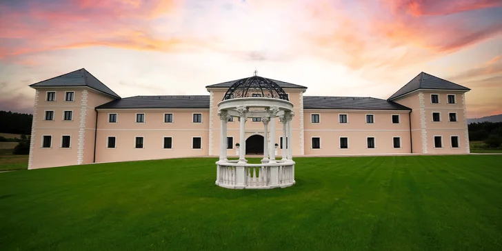 Hotel se rozprostírá v krásné přírodě Středočeského kraje.