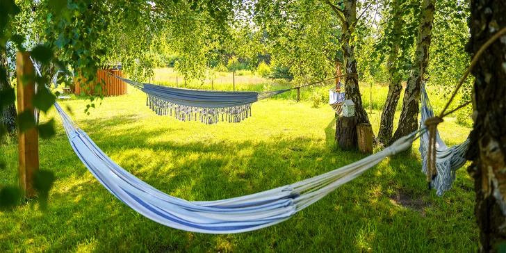 V záhrade môžete relaxovať na hojdacích sieťach.