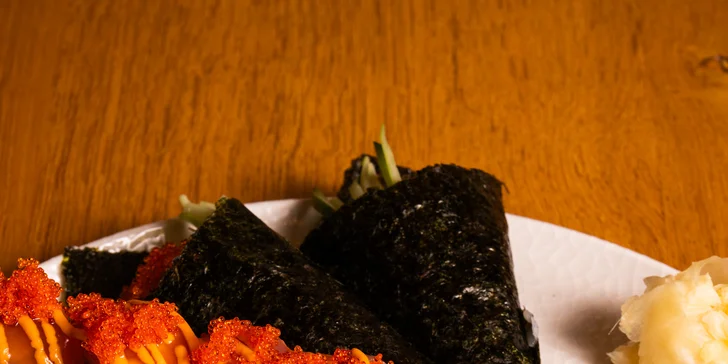 Pochutnáte si na křupavém lososu, maki, nigiri, temaki i speciálních rolkách.
