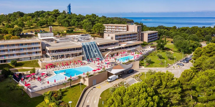 Dovolená v Poreči: 4* hotel 300 m od pláže, bazény a wellness, polopenze, dítě zdarma