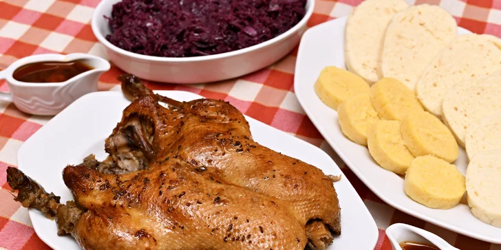 Dát si můžete také kachničku, která bude mít cca 2 kg a zasytí tedy i 3 jedlíky. 