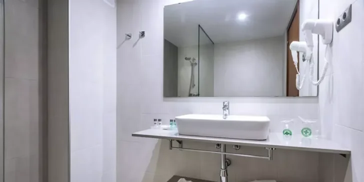 Všechny pokoje jsou vybaveny vlastní koupelnou.
