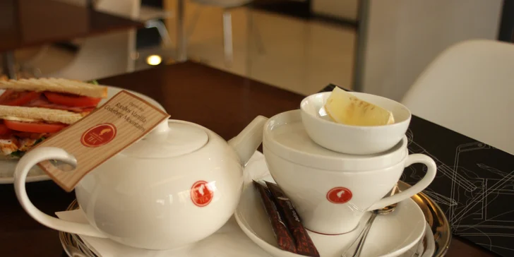 Je libo espresso, cappuccino nebo raději čaj?