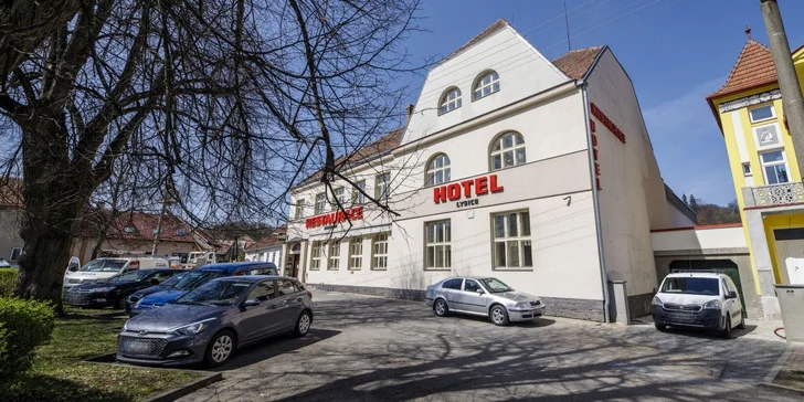 V hotelu stojícím přímo na náměstí můžete strávit jen prodloužený víkend nebo klidně celé dva týdny. 